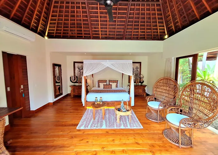 Naty - 6 Bedrooms Luxury Villa Canggu (Bali)