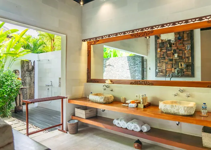 Naty - 6 Bedrooms Luxury Villa Canggu (Bali)