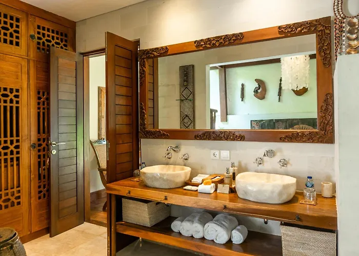 Naty - 6 Bedrooms Luxury Villa Canggu (Bali)