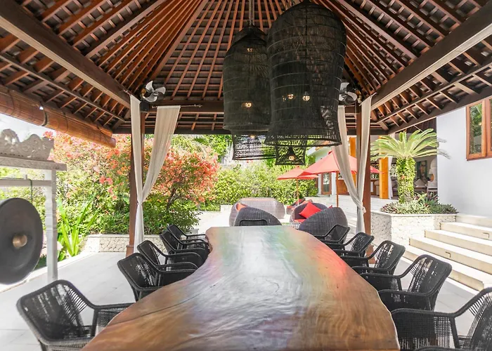 Naty - 6 Bedrooms Luxury Canggu (Bali)